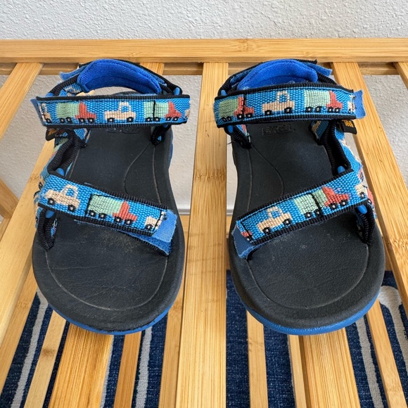 TEVA | Blue Vintage Trucks Toddlers Hurricane XLT 2 Sandals - Picture 3 of 8